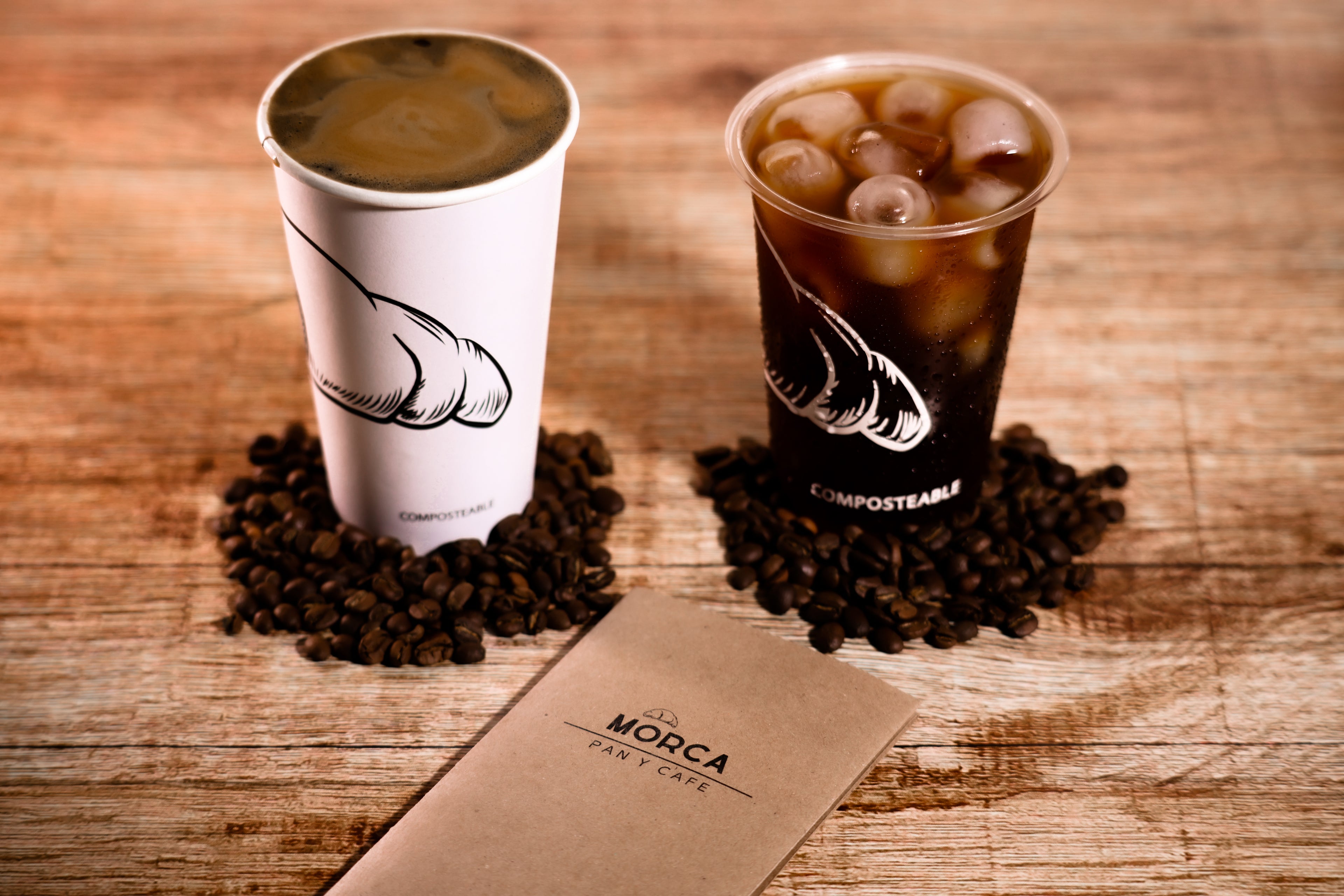 Café americano caliente y frío para llevar